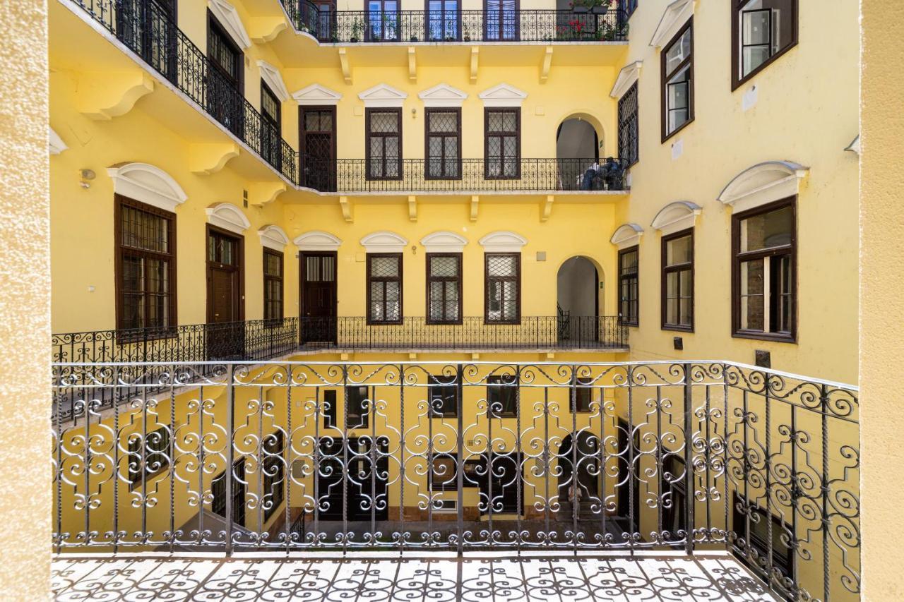 City Center Apartment Budapest Bagian luar foto