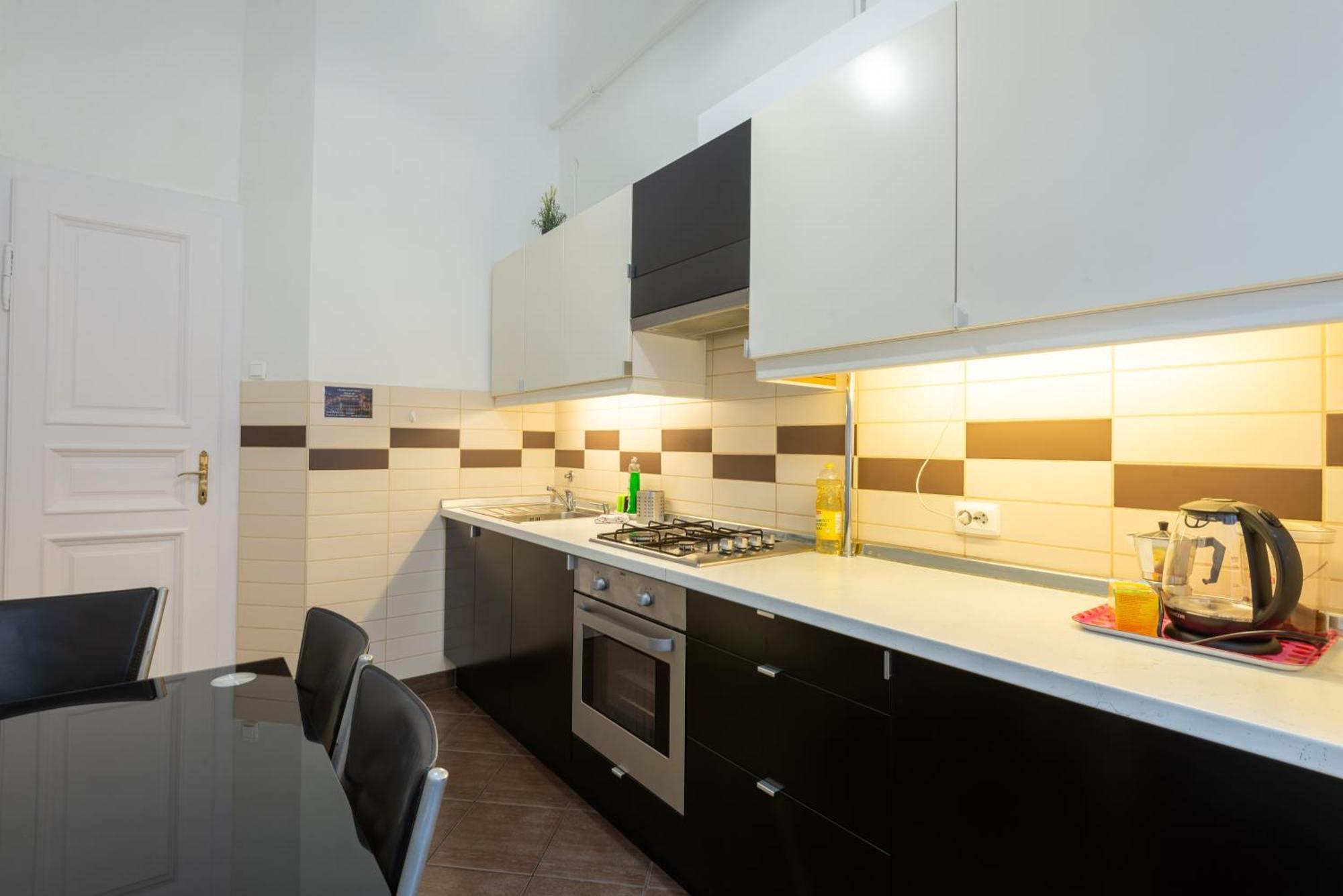 City Center Apartment Budapest Bagian luar foto